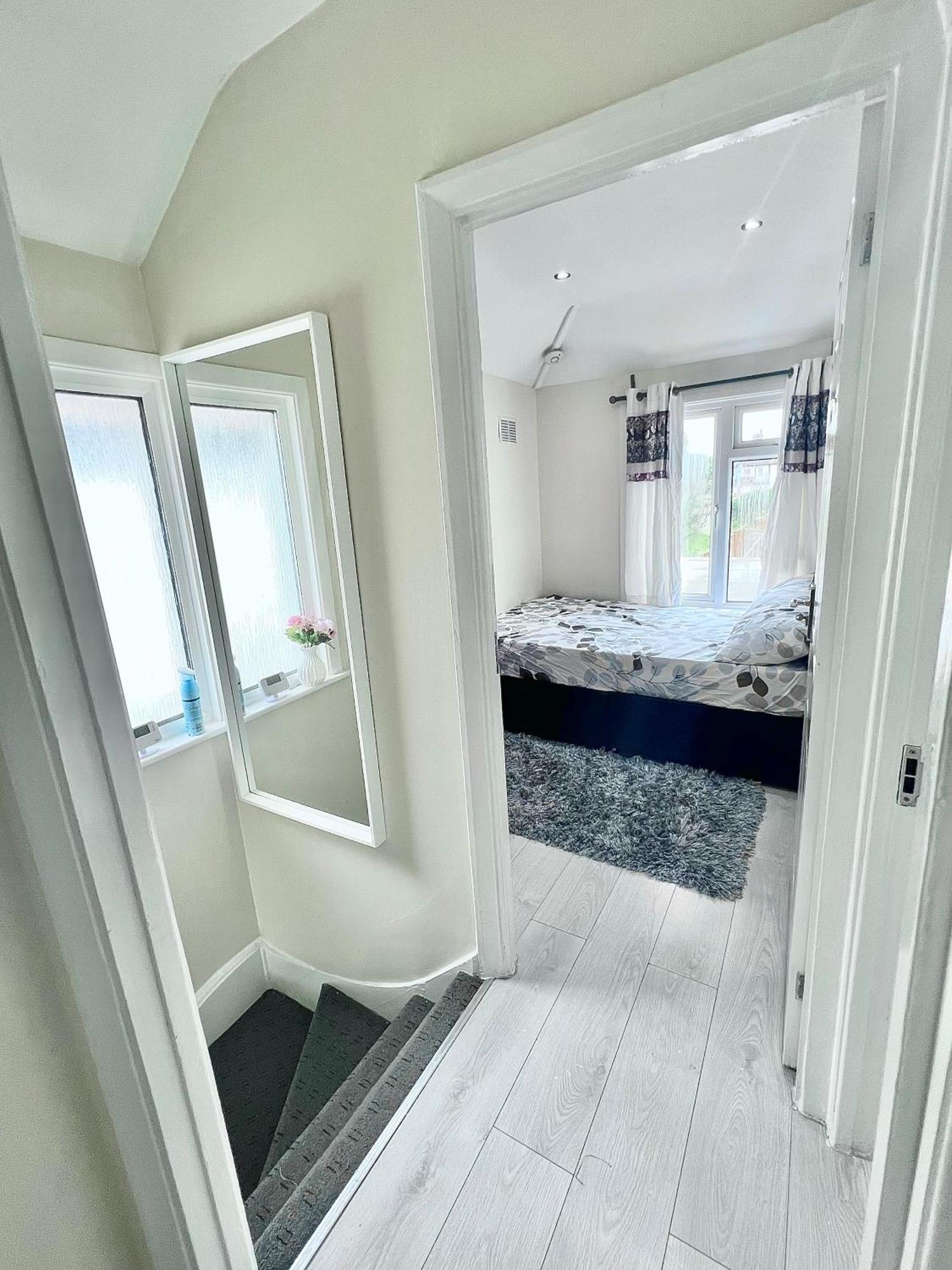 Cosy Private Flat In London, Free Parking On Premise Διαμέρισμα Carshalton Εξωτερικό φωτογραφία